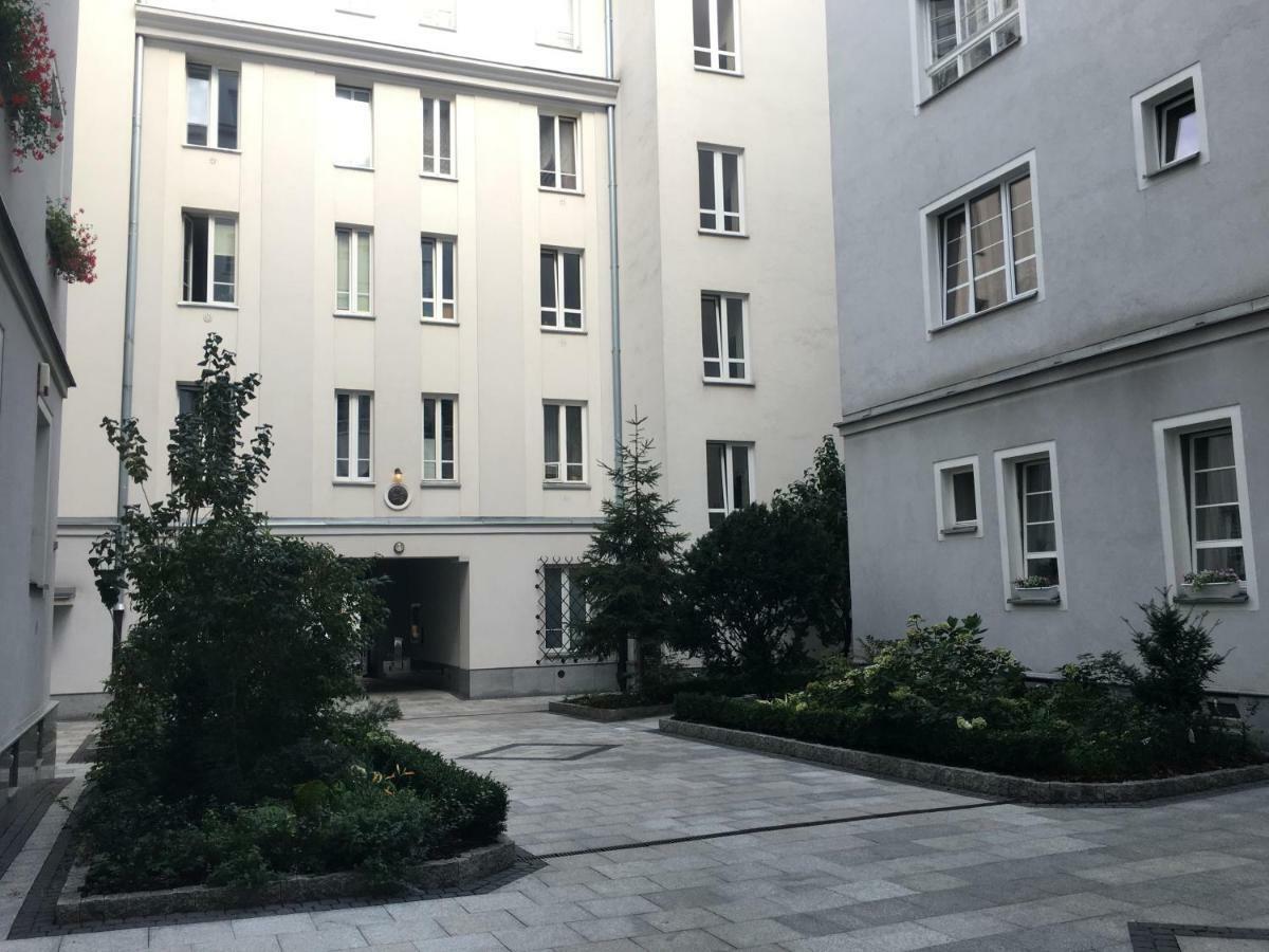 Beautiful Apartment In The Heart Of Warsaw, Poznanska Exterior photo